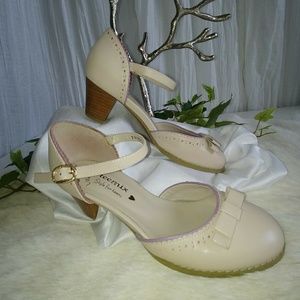 Life for fun Teenmix Mary Janes beige w/lav EUC s6